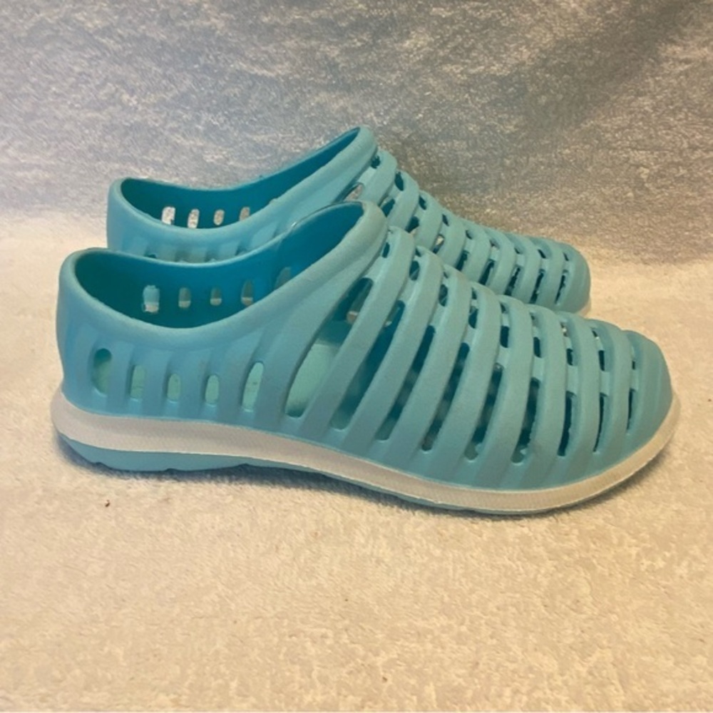 Just Be Shoes Women’s Size 7 Blue Lightweight Slip‎ On Shoe